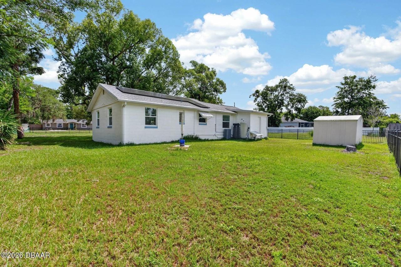 277 Debary Dr - Photo 5 of 35