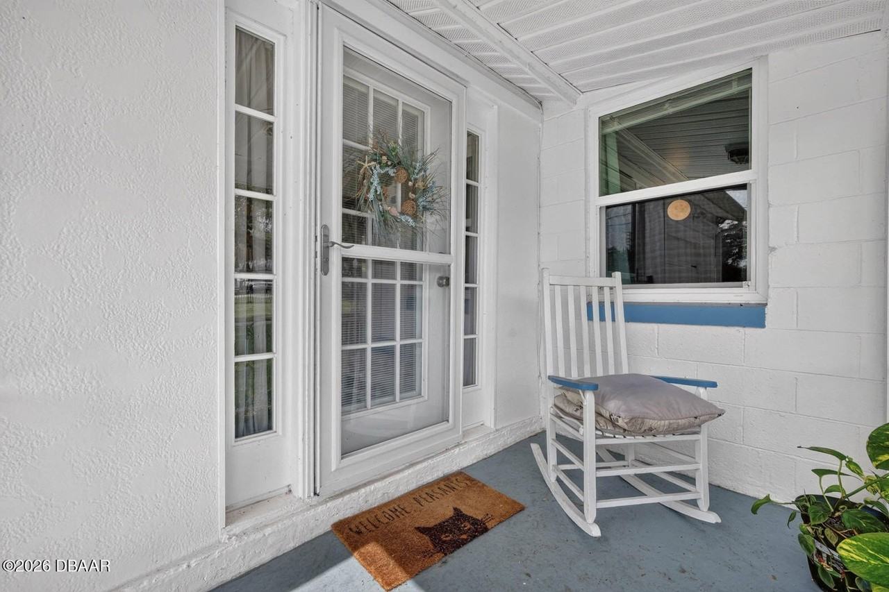 277 Debary Dr - Photo 6 of 35