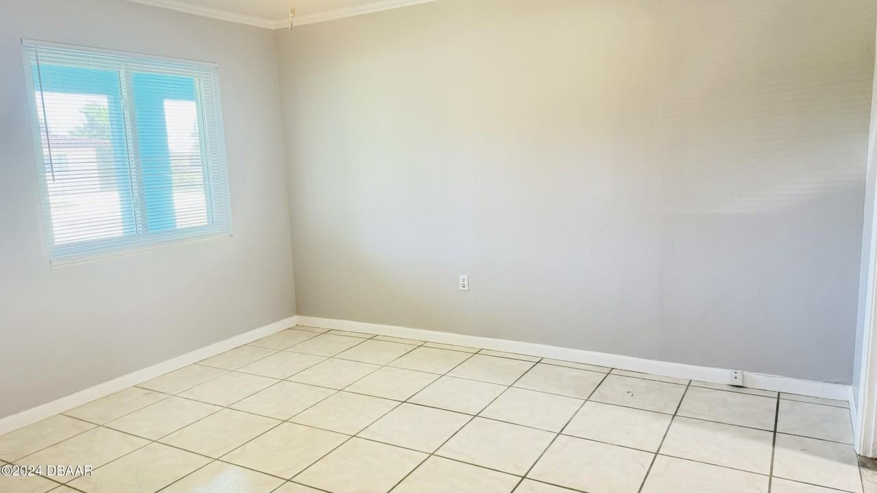 215 Rockefeller Dr #B - Photo 6 of 26