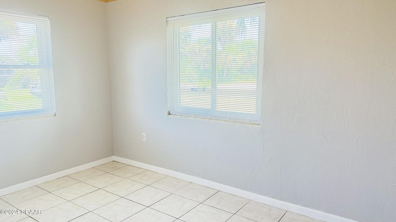 215 Rockefeller Dr #B - Photo 7 of 26