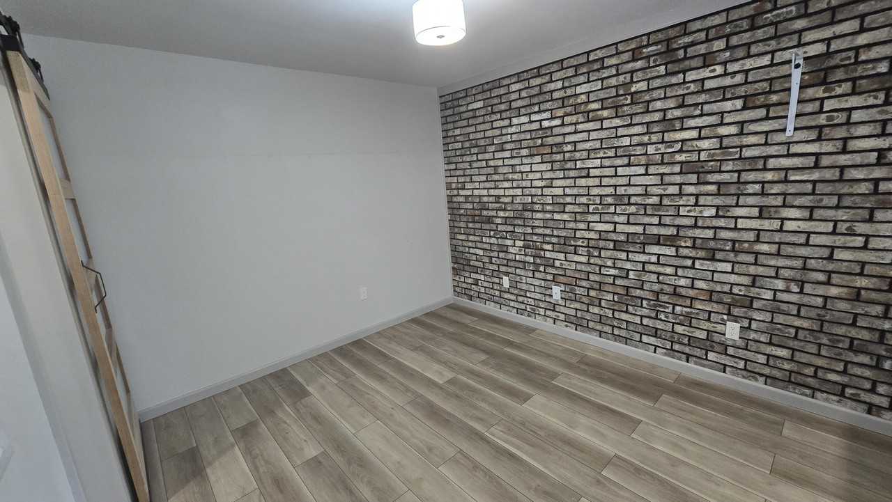 5315 Hillcrest Rd - Photo 5 of 19