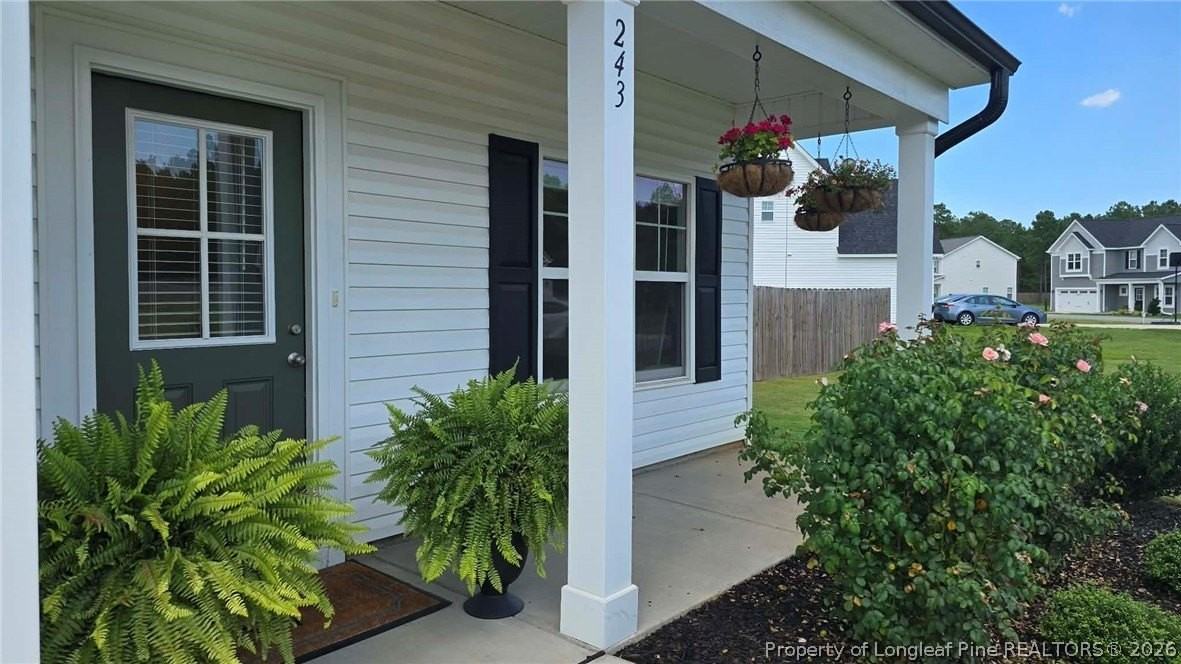 243 Collier Gate St - Photo 4 of 50