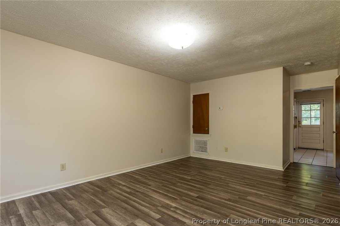 981 Odom Dr - Photo 3 of 19