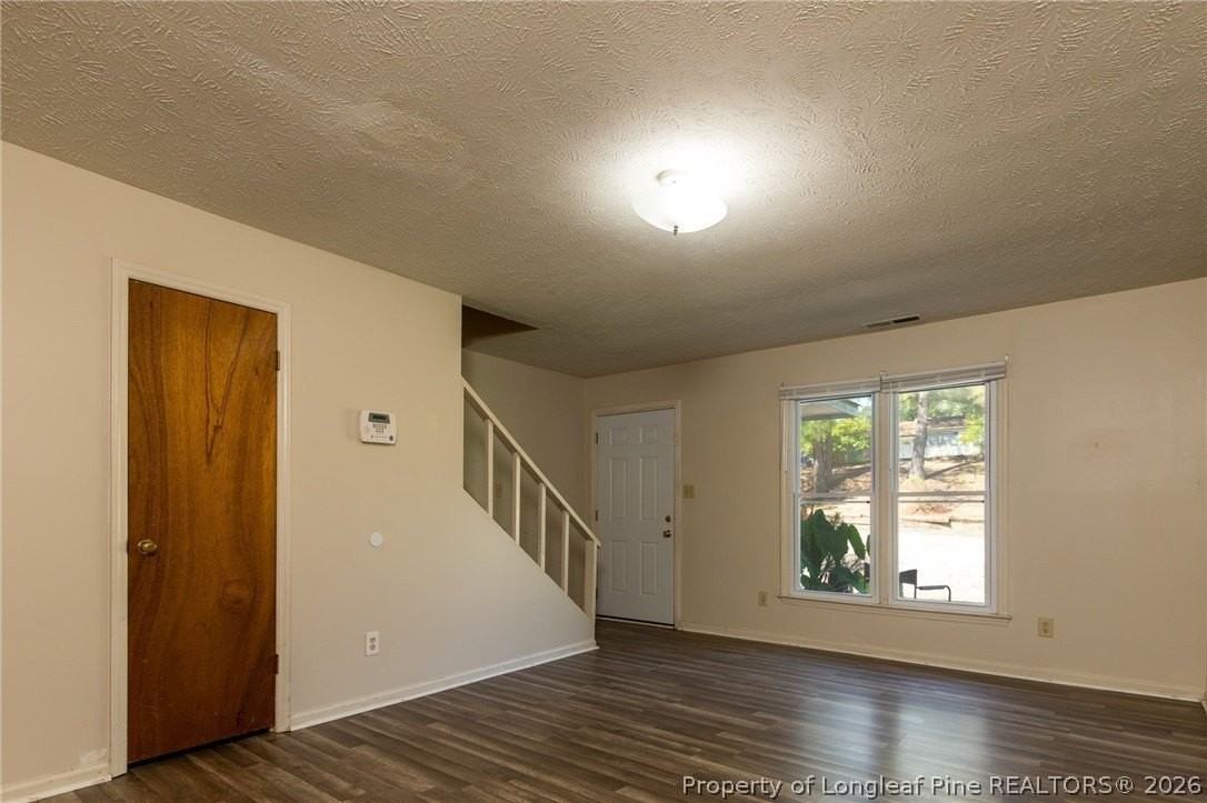 981 Odom Dr - Photo 4 of 19