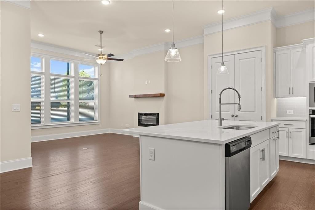 136 Village Green Ave - Photo 4 of 31