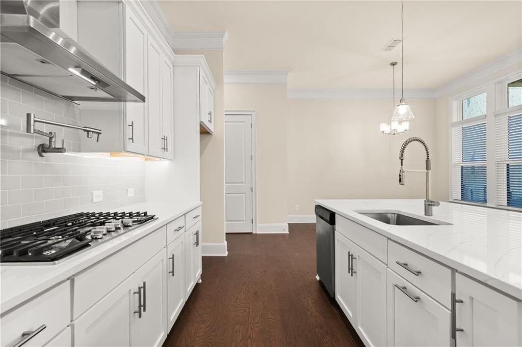 136 Village Green Ave - Photo 7 of 31