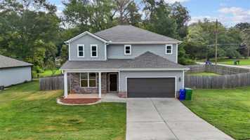 featured image of 2054 Maplewood Way