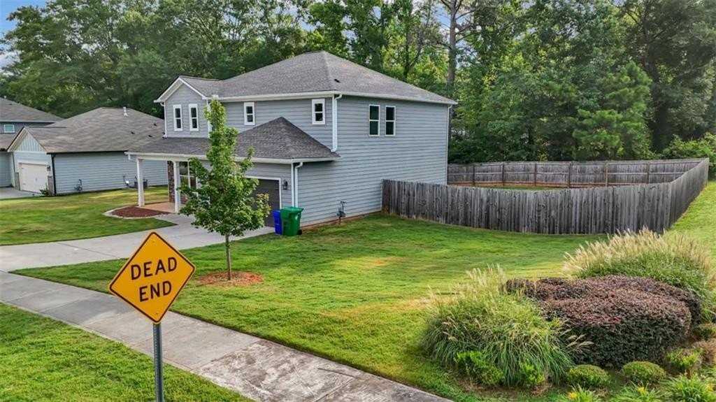 2054 Maplewood Way - Photo 3 of 37