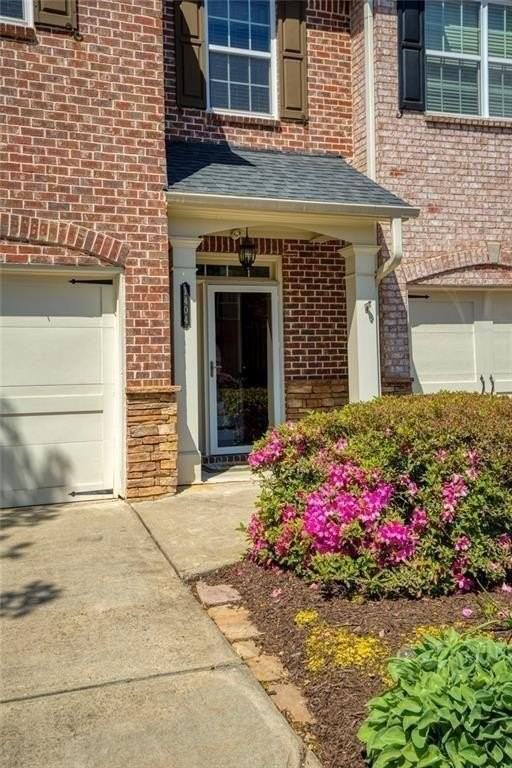 1404 Lexington Dr - Photo 2 of 30