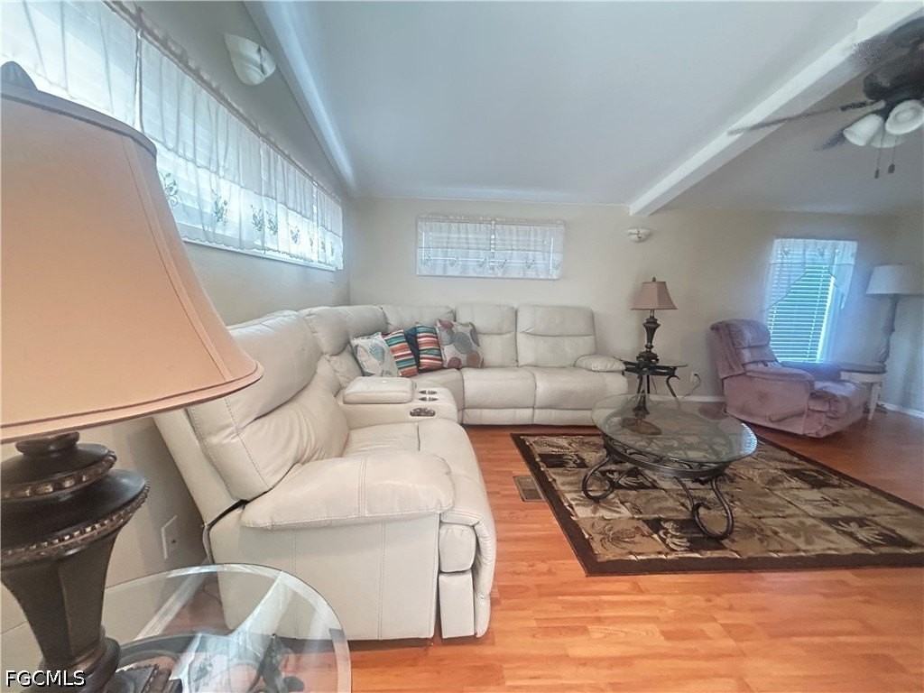 611 Sunset Ln - Photo 4 of 17