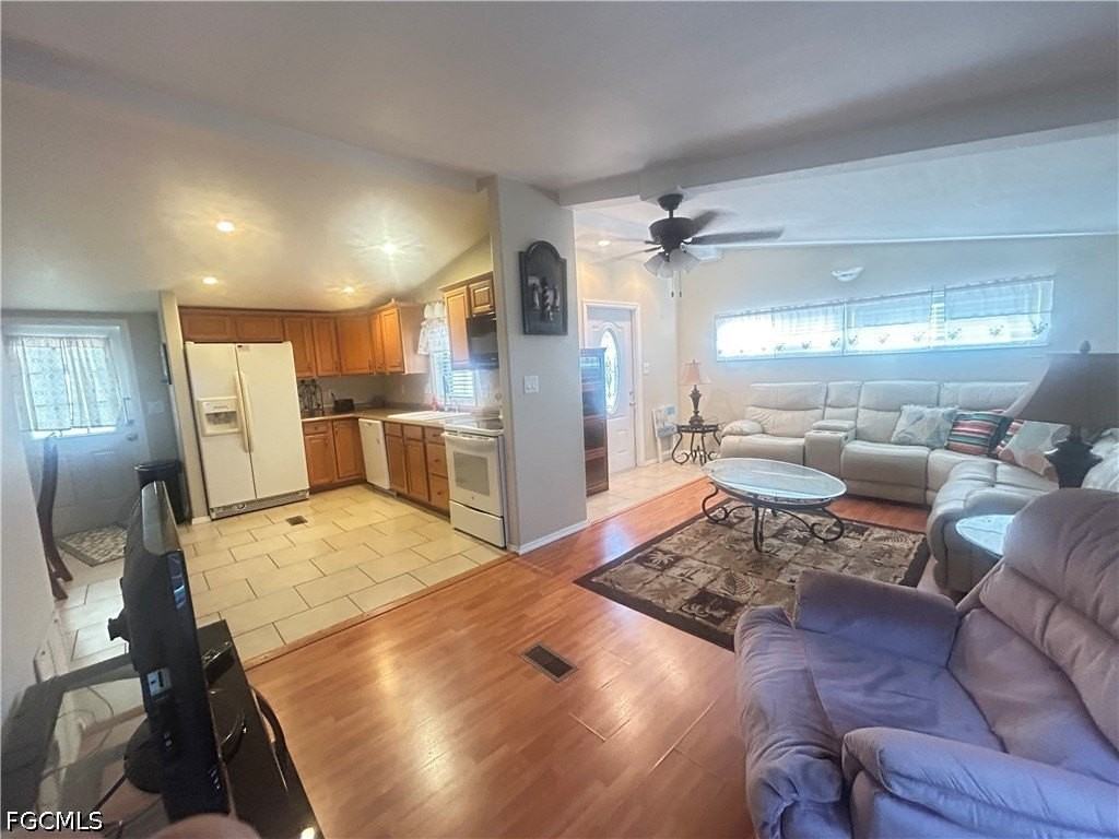 611 Sunset Ln - Photo 5 of 17