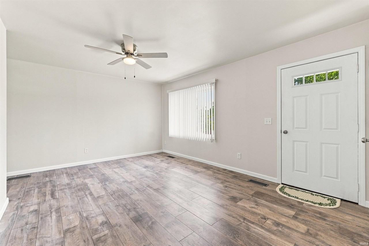 7123 Strawberry Dr - Photo 3 of 32