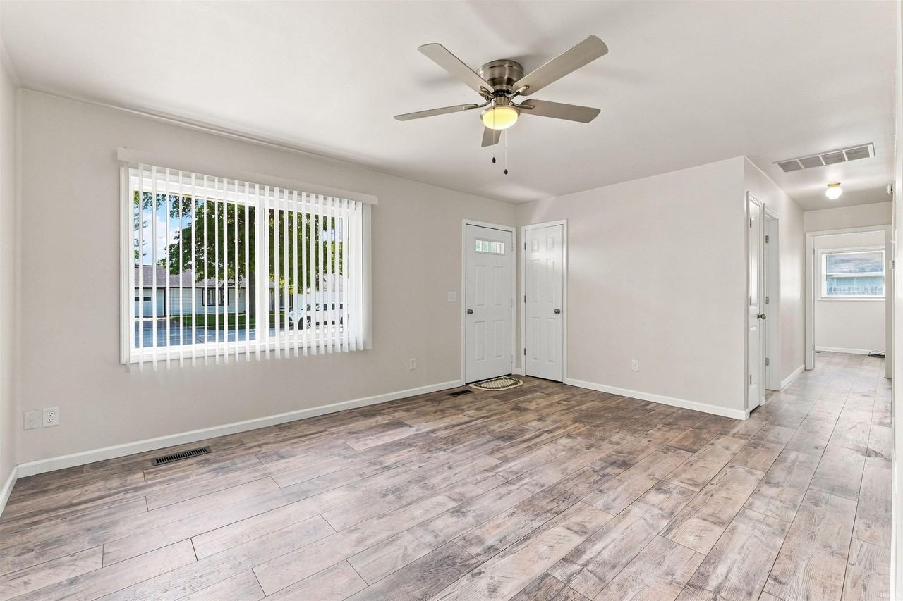 7123 Strawberry Dr - Photo 4 of 32