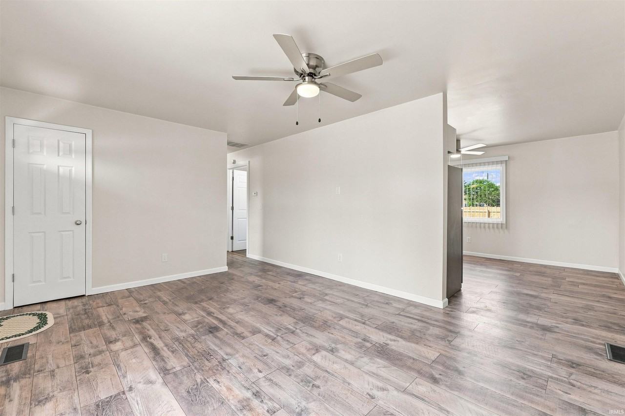 7123 Strawberry Dr - Photo 5 of 32
