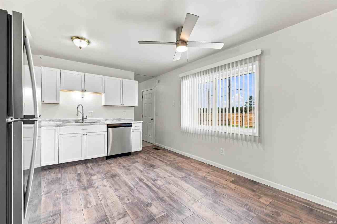 7123 Strawberry Dr - Photo 6 of 32