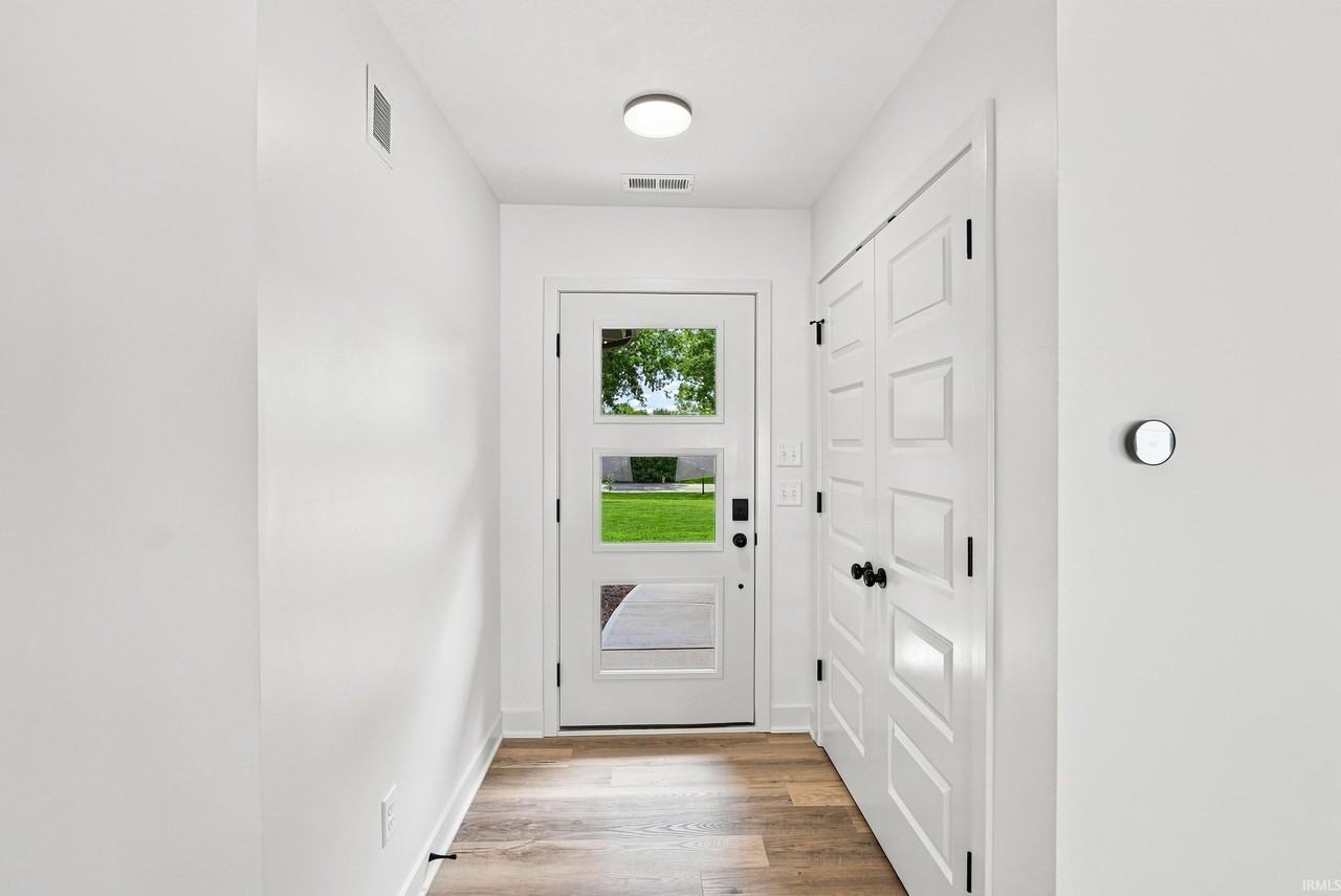 10827 Kathy Dr - Photo 5 of 44