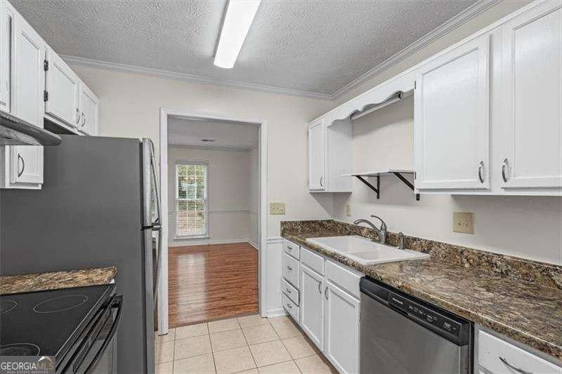 2927 Governors Ct - Photo 7 of 32