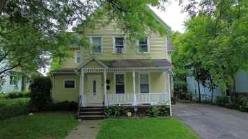 featured image of 6 Carlton St #2