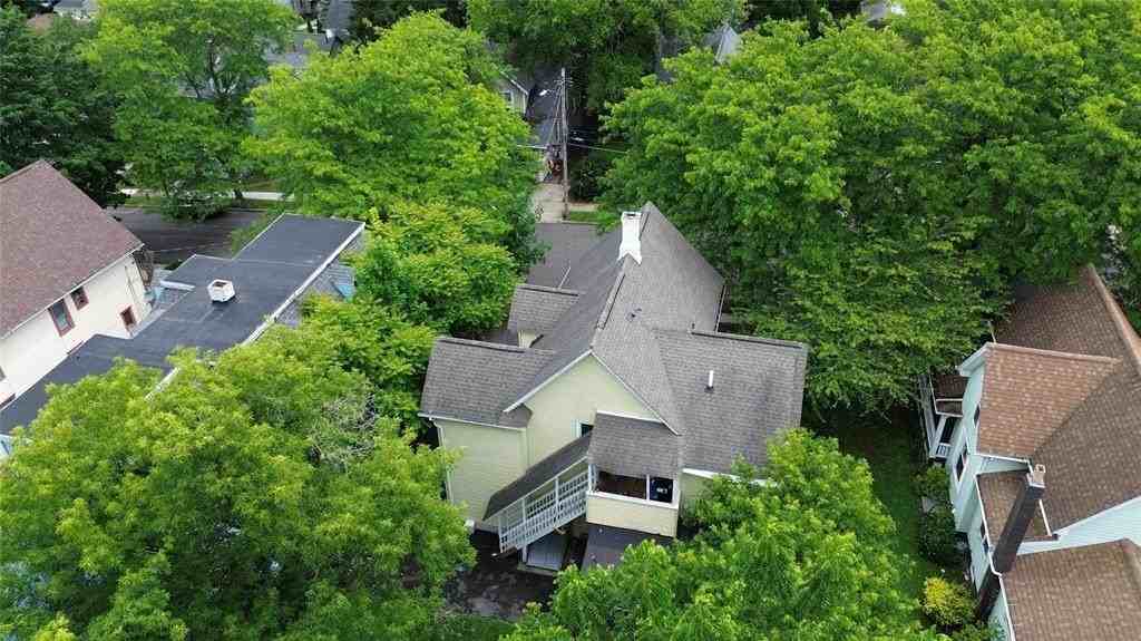 6 Carlton St #2 - Photo 4 of 11