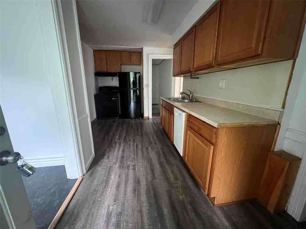 6 Carlton St #2 - Photo 7 of 11