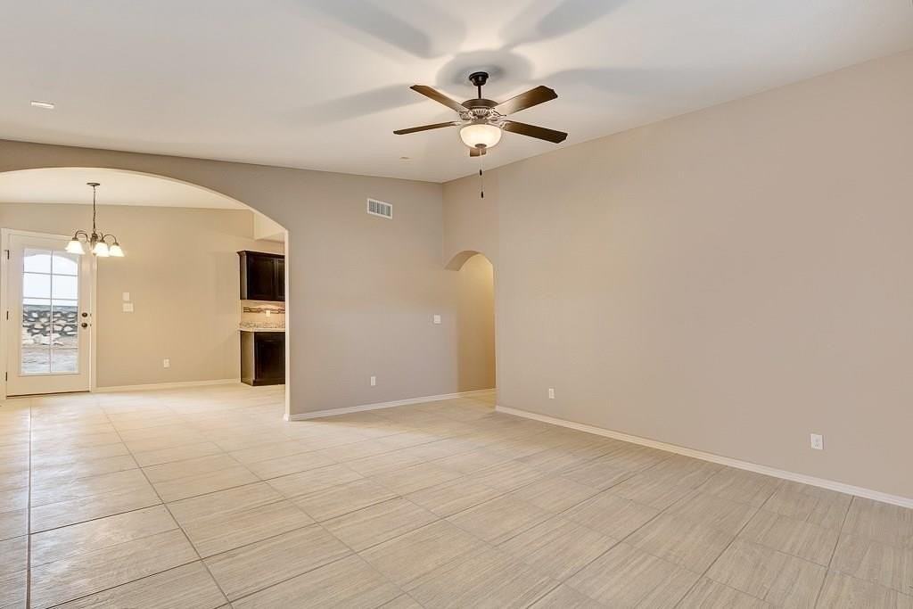6097 Vintage St - Photo 5 of 38