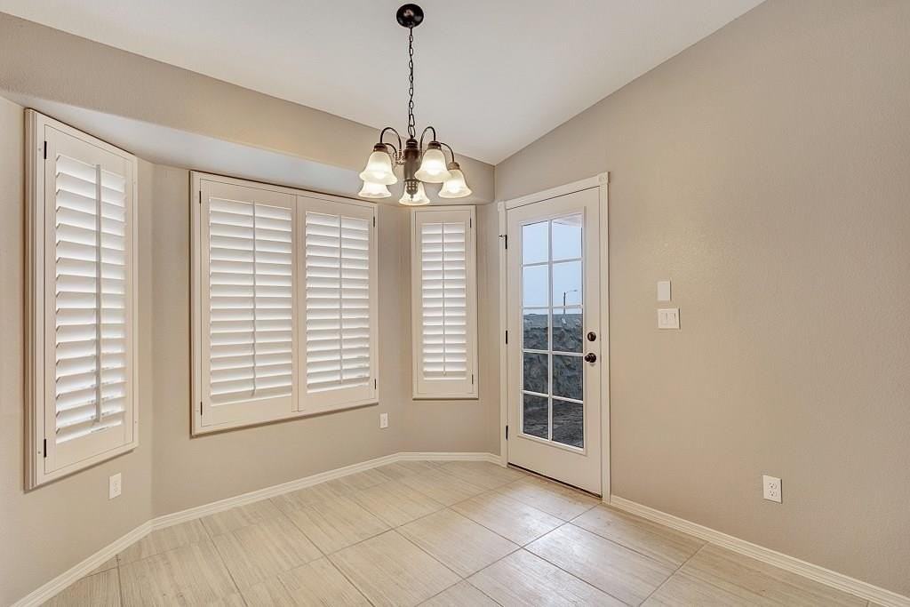 6097 Vintage St - Photo 6 of 38