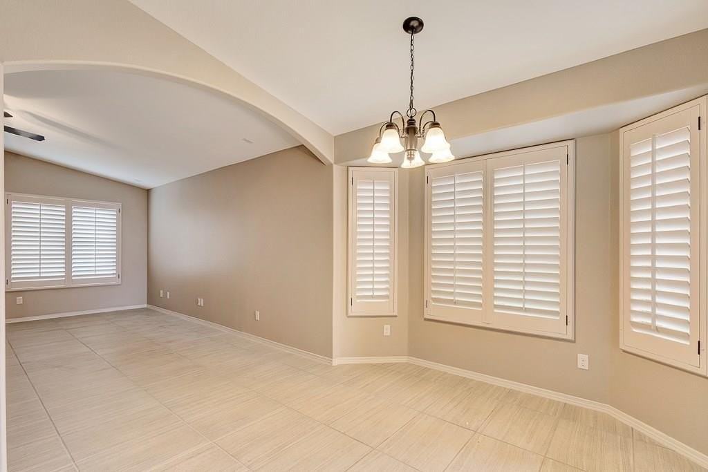 6097 Vintage St - Photo 7 of 38