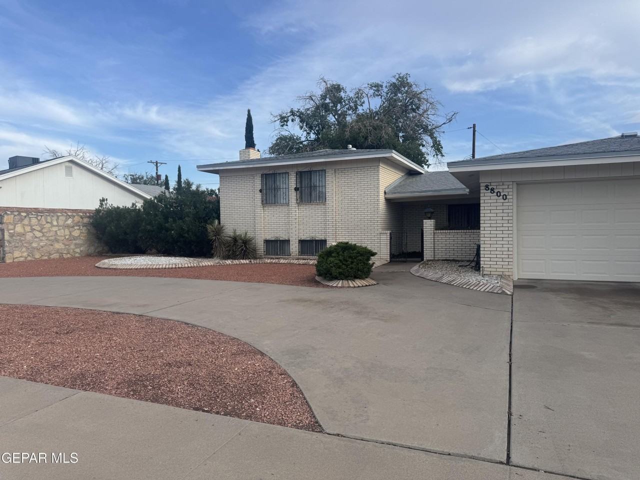 8800 Sampson Ct - Photo 2 of 41