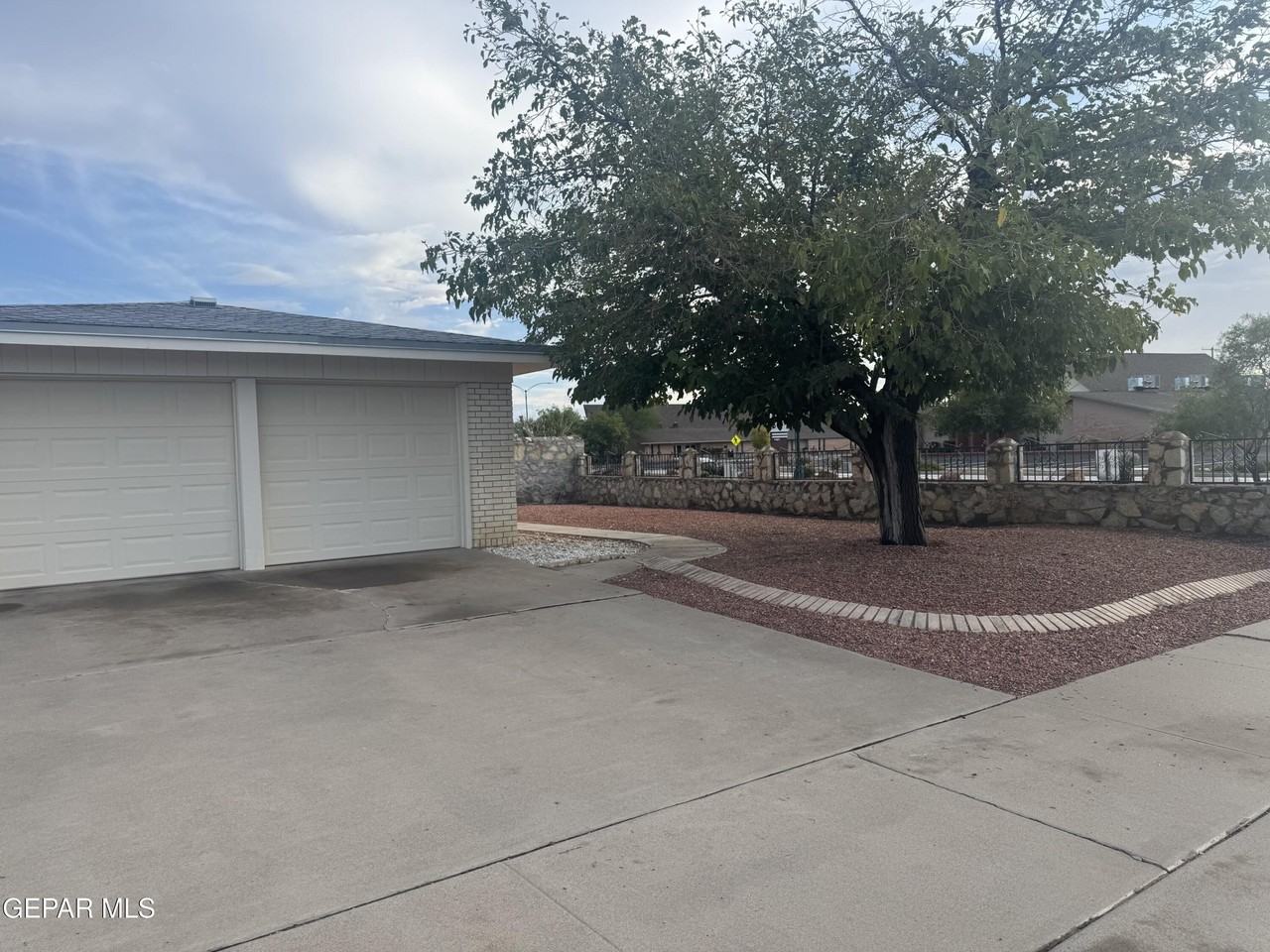 8800 Sampson Ct - Photo 3 of 41
