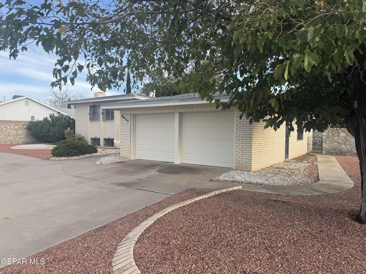 8800 Sampson Ct - Photo 4 of 41