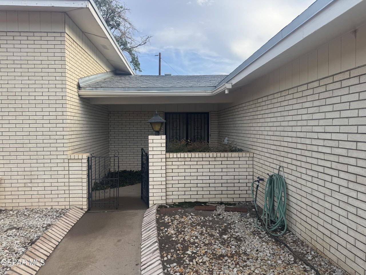8800 Sampson Ct - Photo 5 of 41