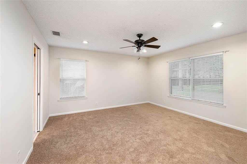 106 Lagoon Way - Photo 4 of 20