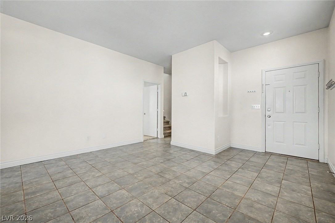 2392 Predera Ave - Photo 4 of 38