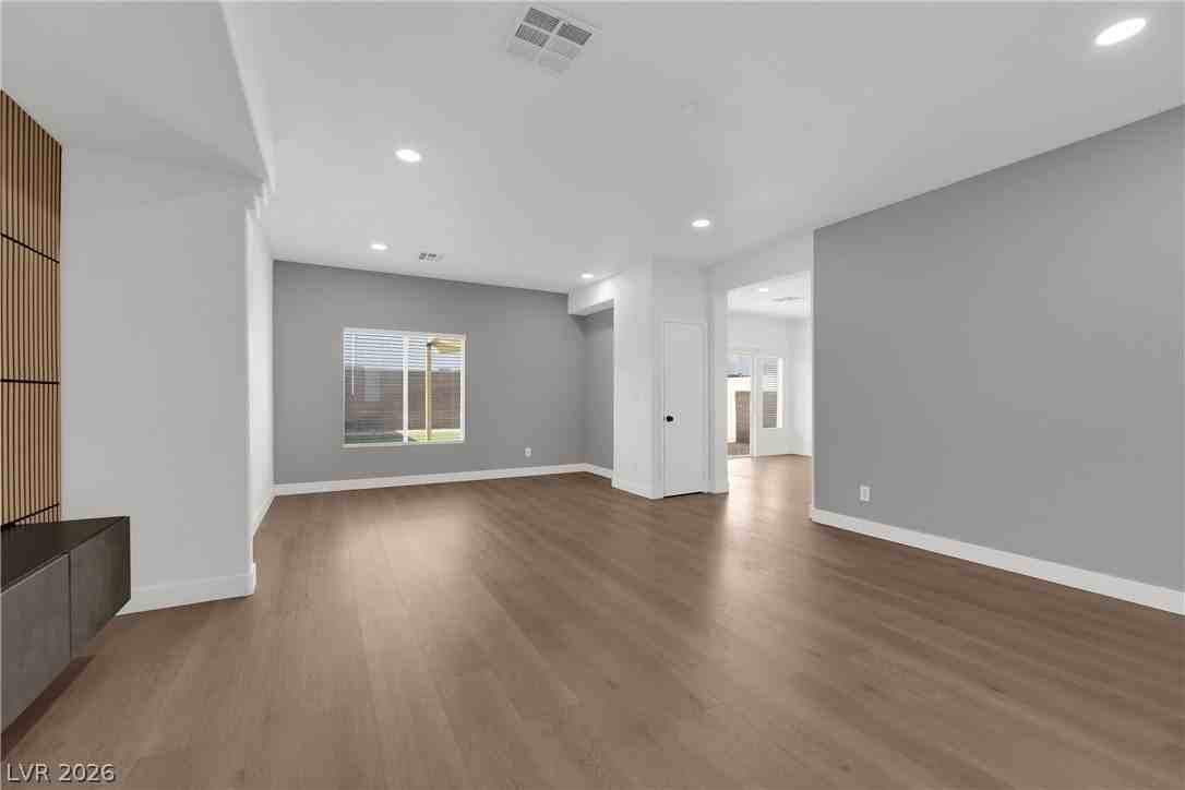 8821 Winter Sky Ave - Photo 5 of 31