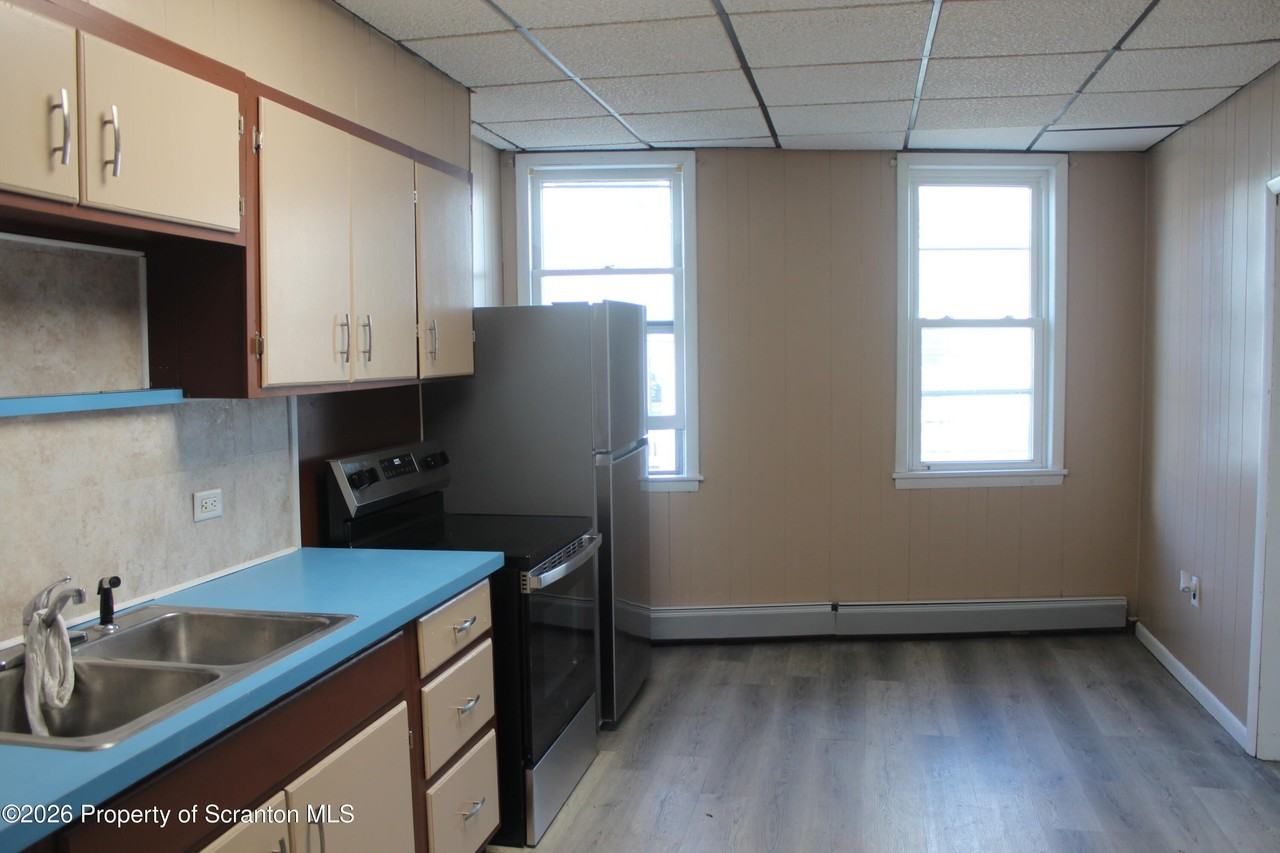 61 Fallbrook St #4 - Photo 3 of 11