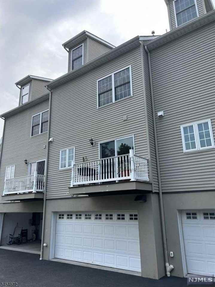120 Chestnut St Unit B - Photo 2 of 5