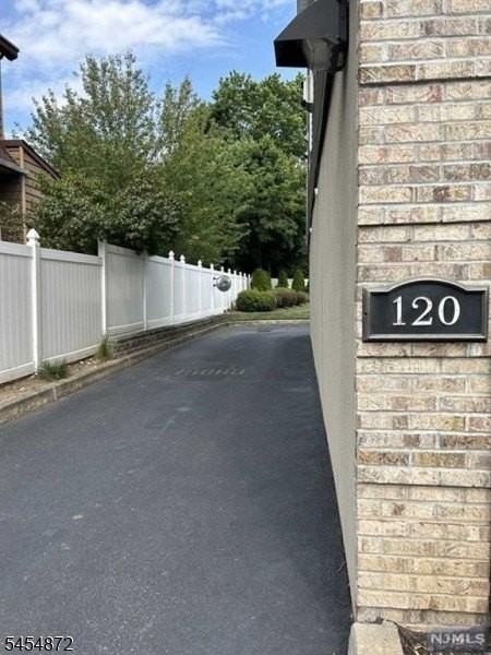 120 Chestnut St Unit B - Photo 3 of 5