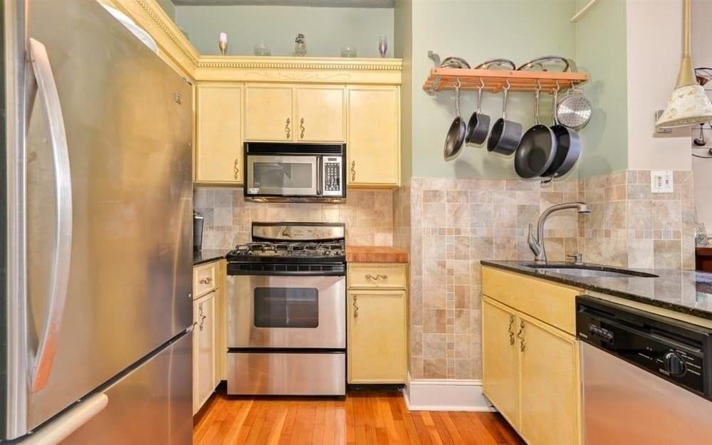 825 Washington St #5A - Photo 3 of 14