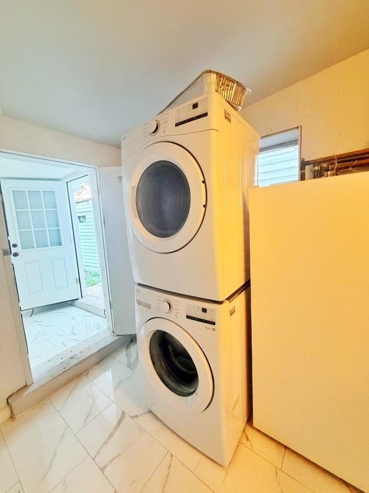 1456 44th St #1 - Photo 5 of 18