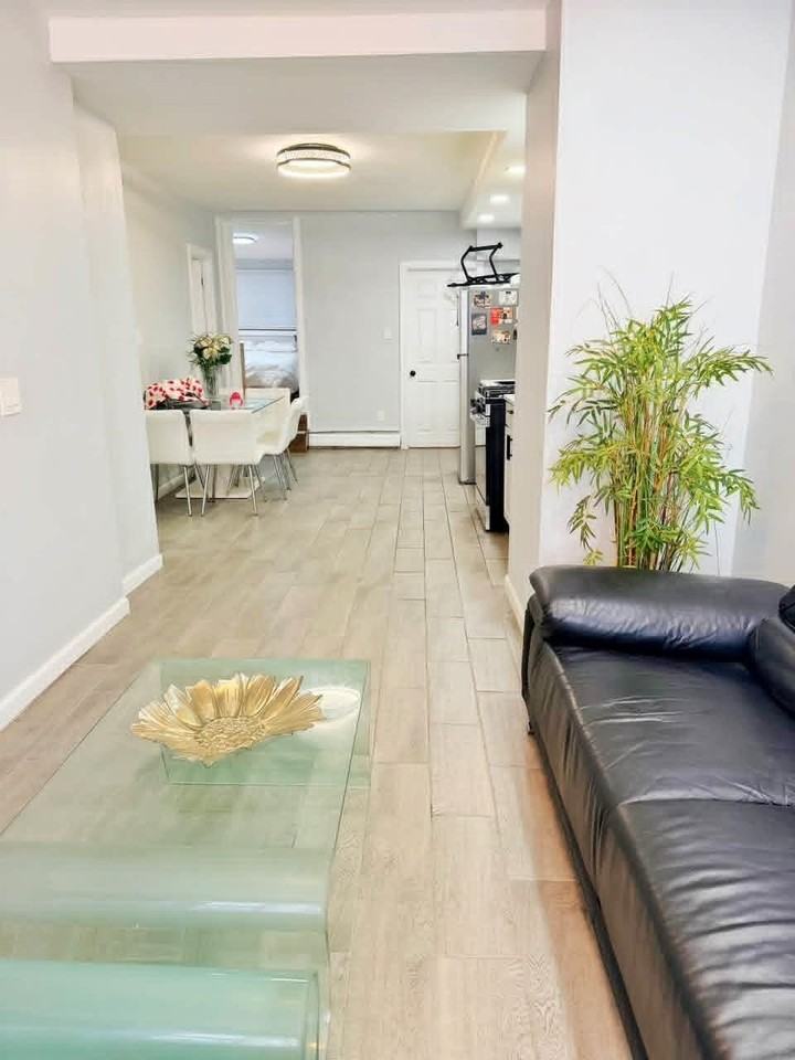 1456 44th St #1 - Photo 4 of 20