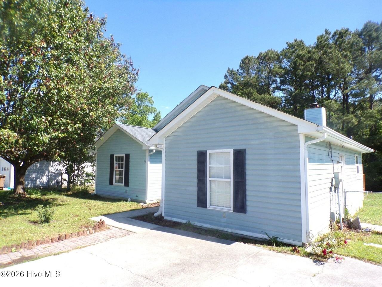 1019 Furia Dr - Photo 4 of 34