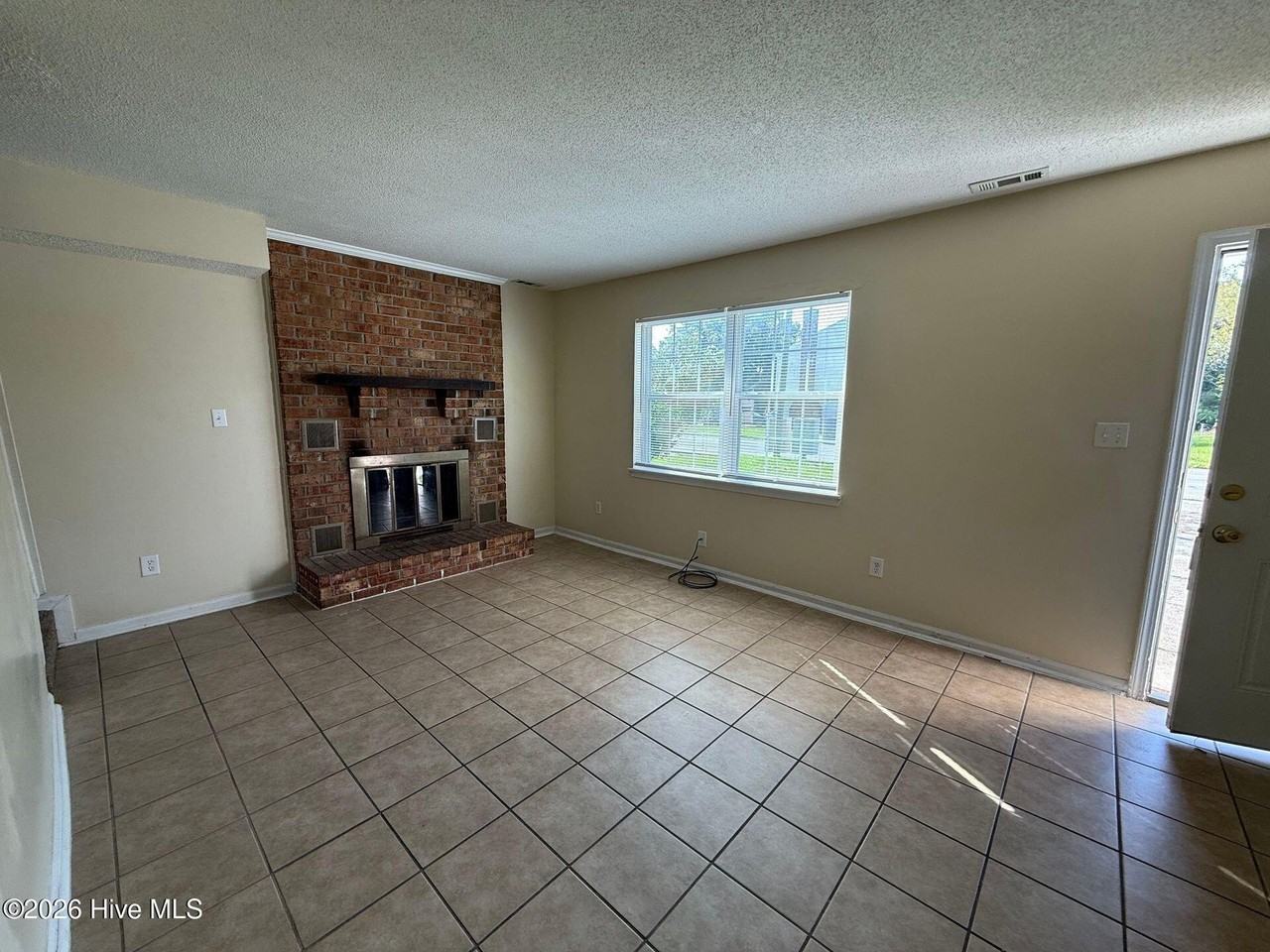 609 Myrtlewood Cir - Photo 2 of 11
