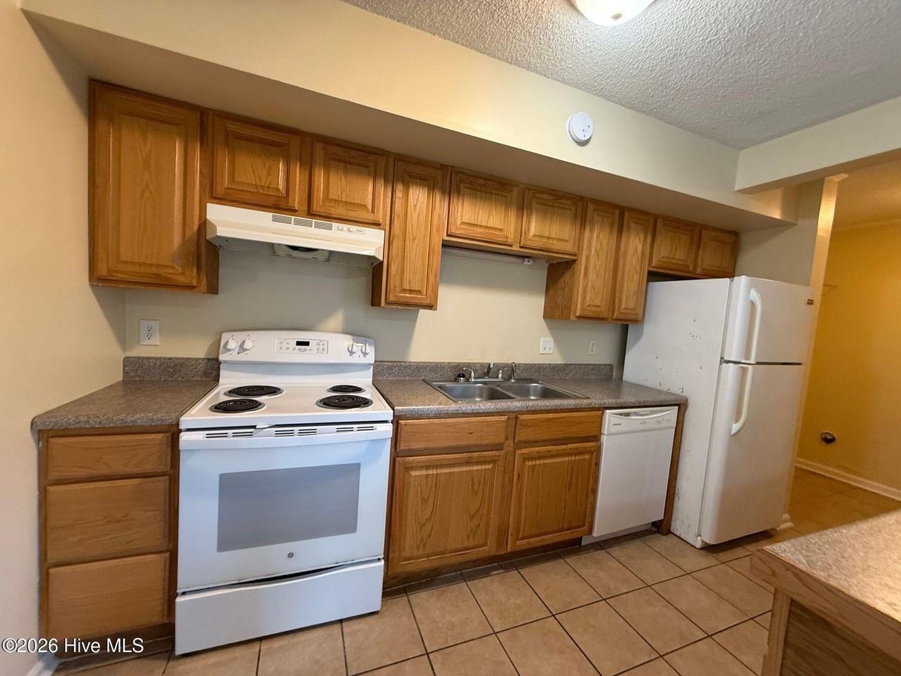 609 Myrtlewood Cir - Photo 4 of 11
