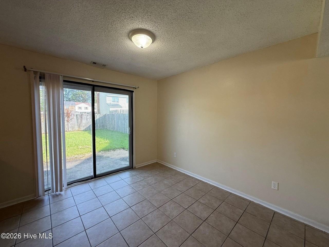 609 Myrtlewood Cir - Photo 5 of 11
