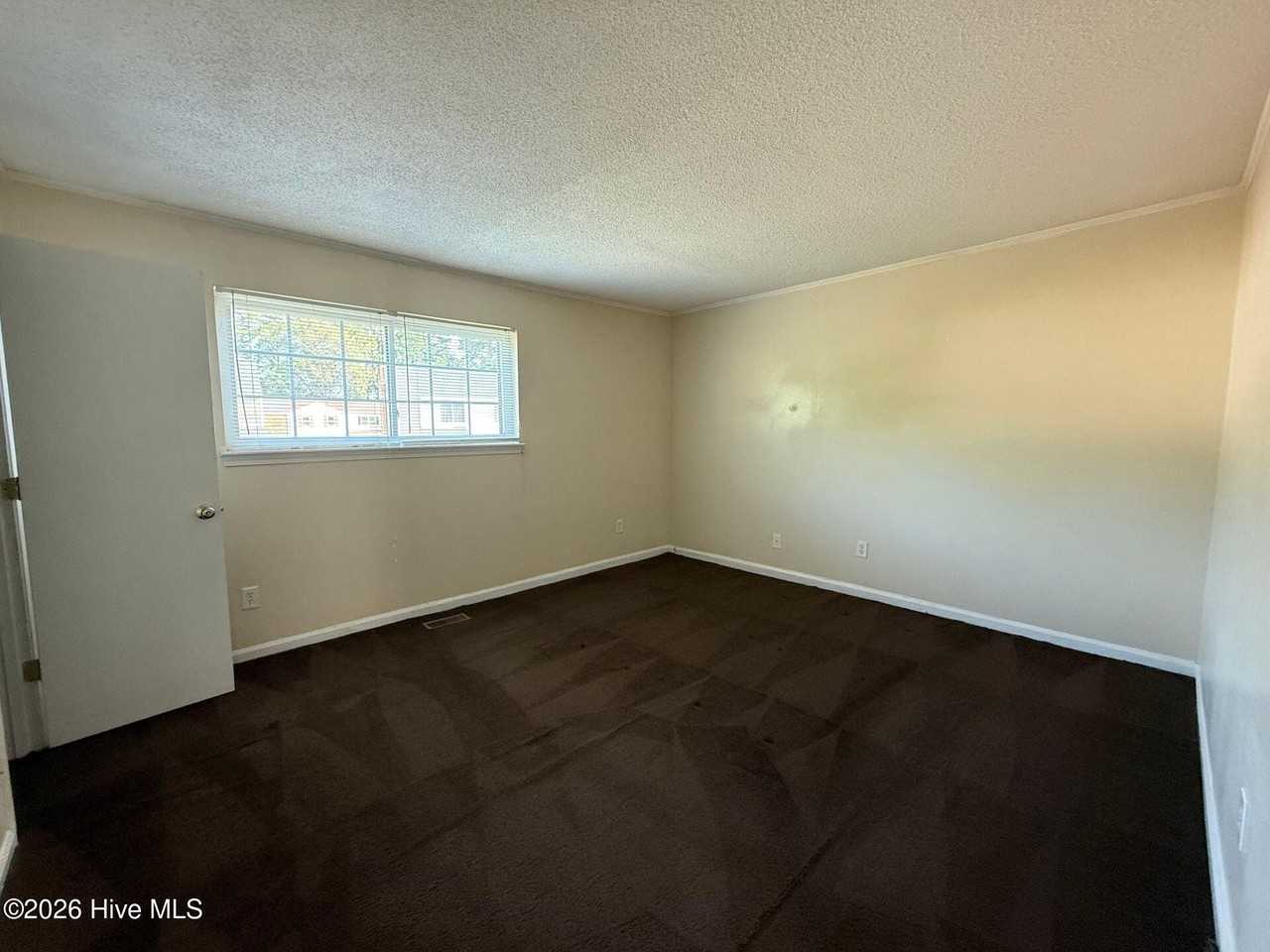 609 Myrtlewood Cir - Photo 7 of 11