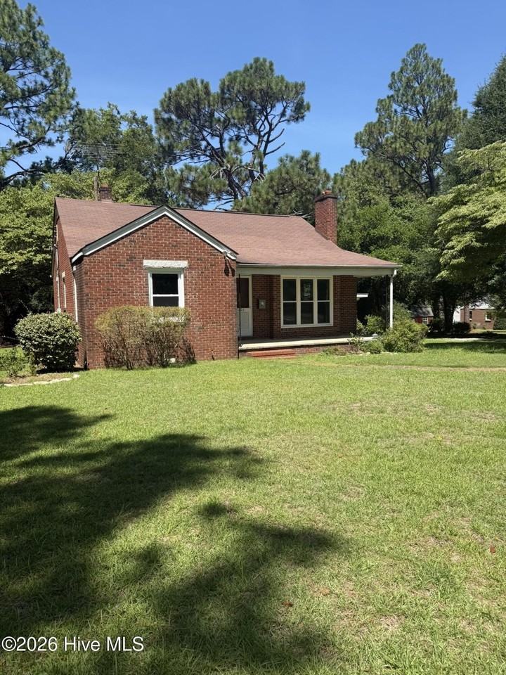 1203 N Poplar St - Photo 3 of 22
