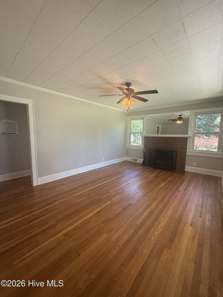 1203 N Poplar St - Photo 6 of 22