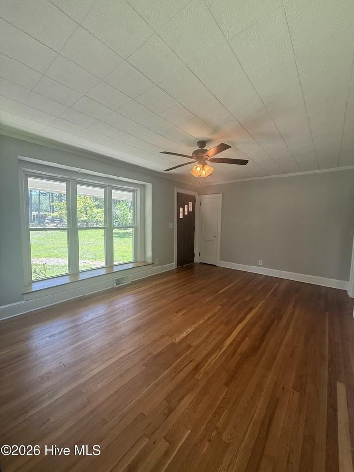 1203 N Poplar St - Photo 7 of 22