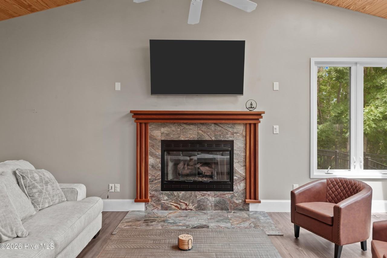 104 Balboa Ct - Photo 6 of 45