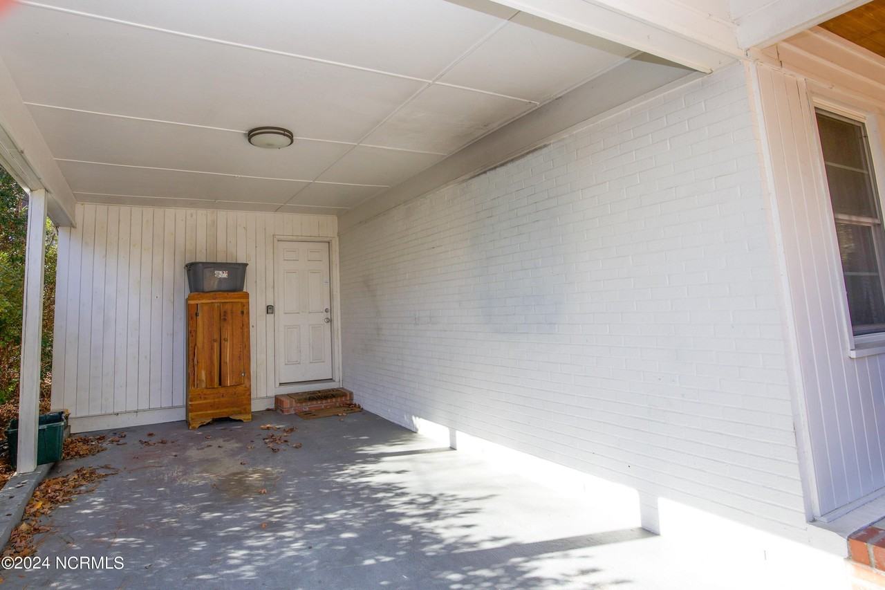 200 W Delaware Ave - Photo 4 of 40